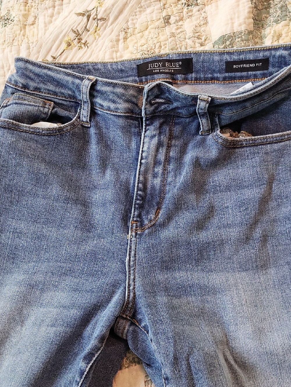 Judy Blue Relaxed Boyfriend Jeans in Medium Blue Wash